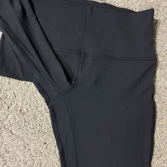 Lululemon Size 6 Align High Rise Mini Flared Pant 28" Black - Picture 4 of 6